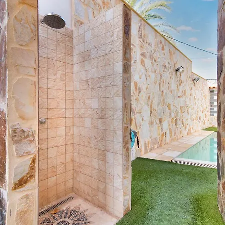 Canarian With Pool 27c, Lovely Patio And Parking Villa *